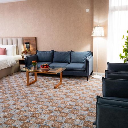 Cosmopolitan Hotel Shymkent Esterno foto