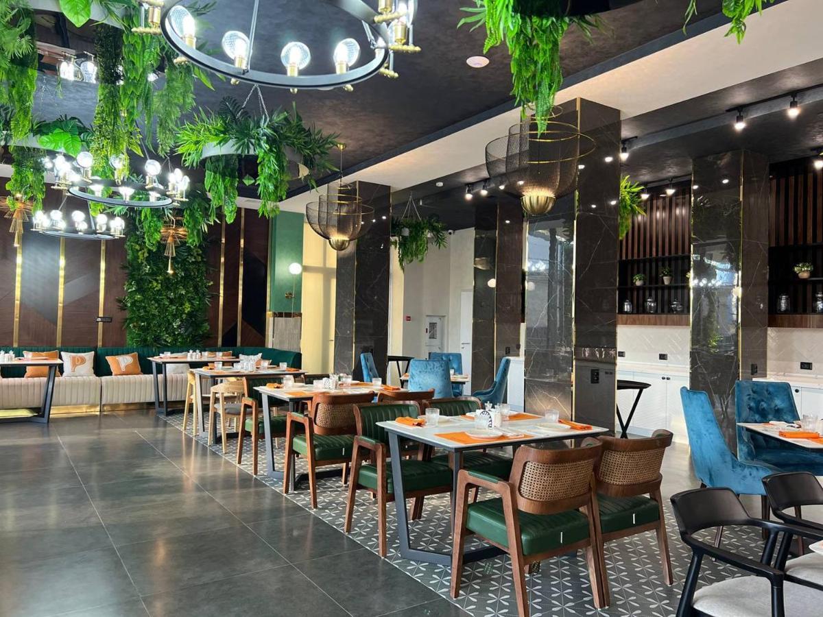 Cosmopolitan Hotel Shymkent Esterno foto