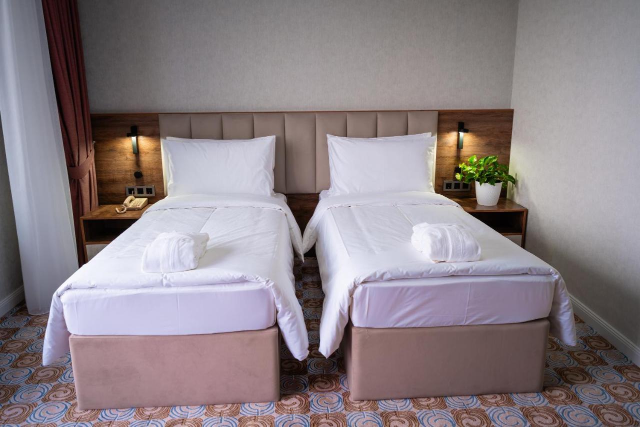 Cosmopolitan Hotel Shymkent Esterno foto
