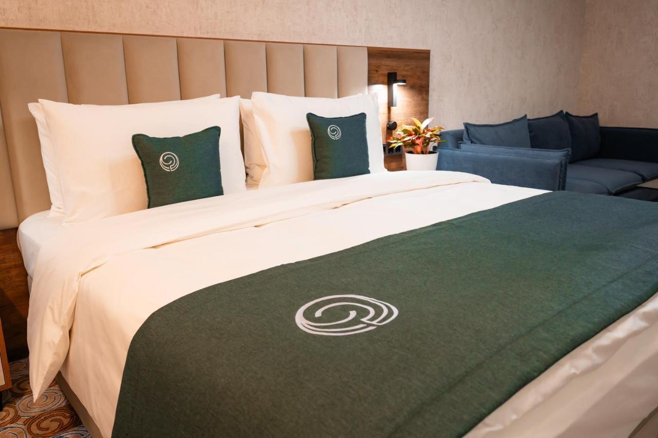 Cosmopolitan Hotel Shymkent Esterno foto