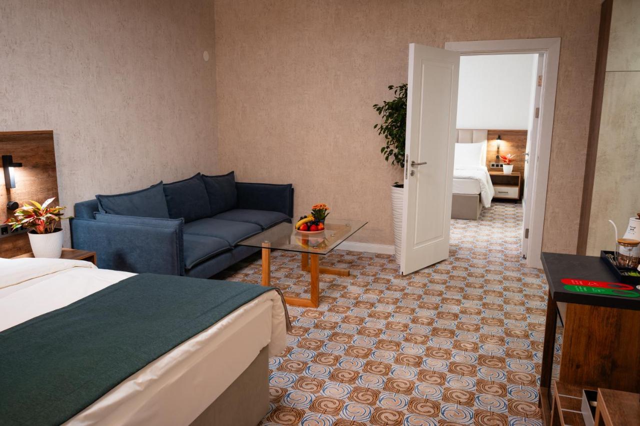 Cosmopolitan Hotel Shymkent Esterno foto