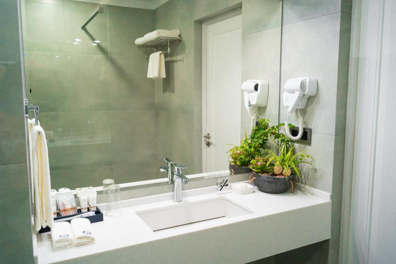 Cosmopolitan Hotel Shymkent Esterno foto
